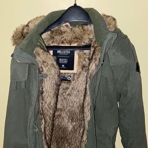 Hollister faux fur parka / jacket size M
